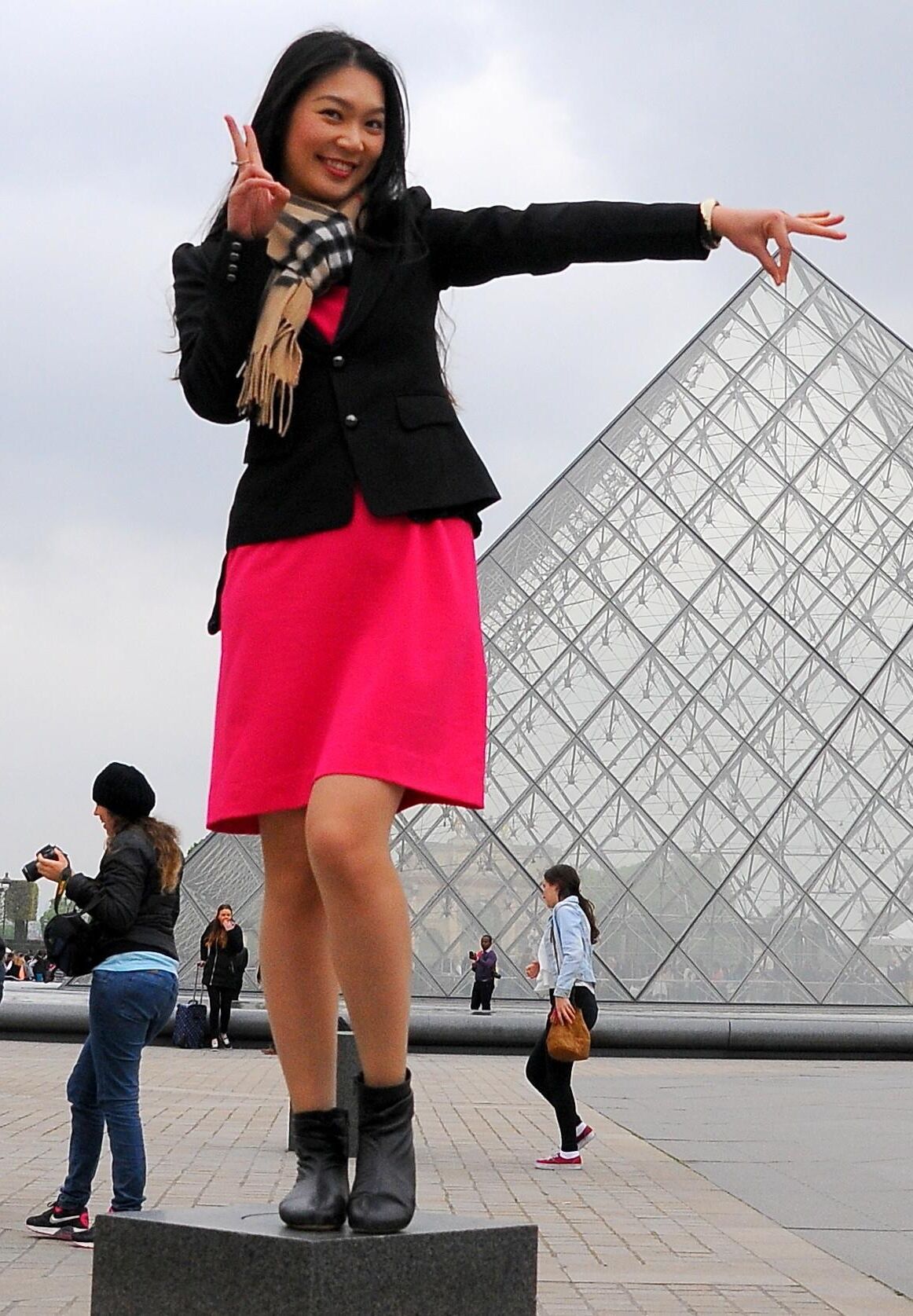 Real Life Pantyhosed MILFs Asian MILF in Paris 