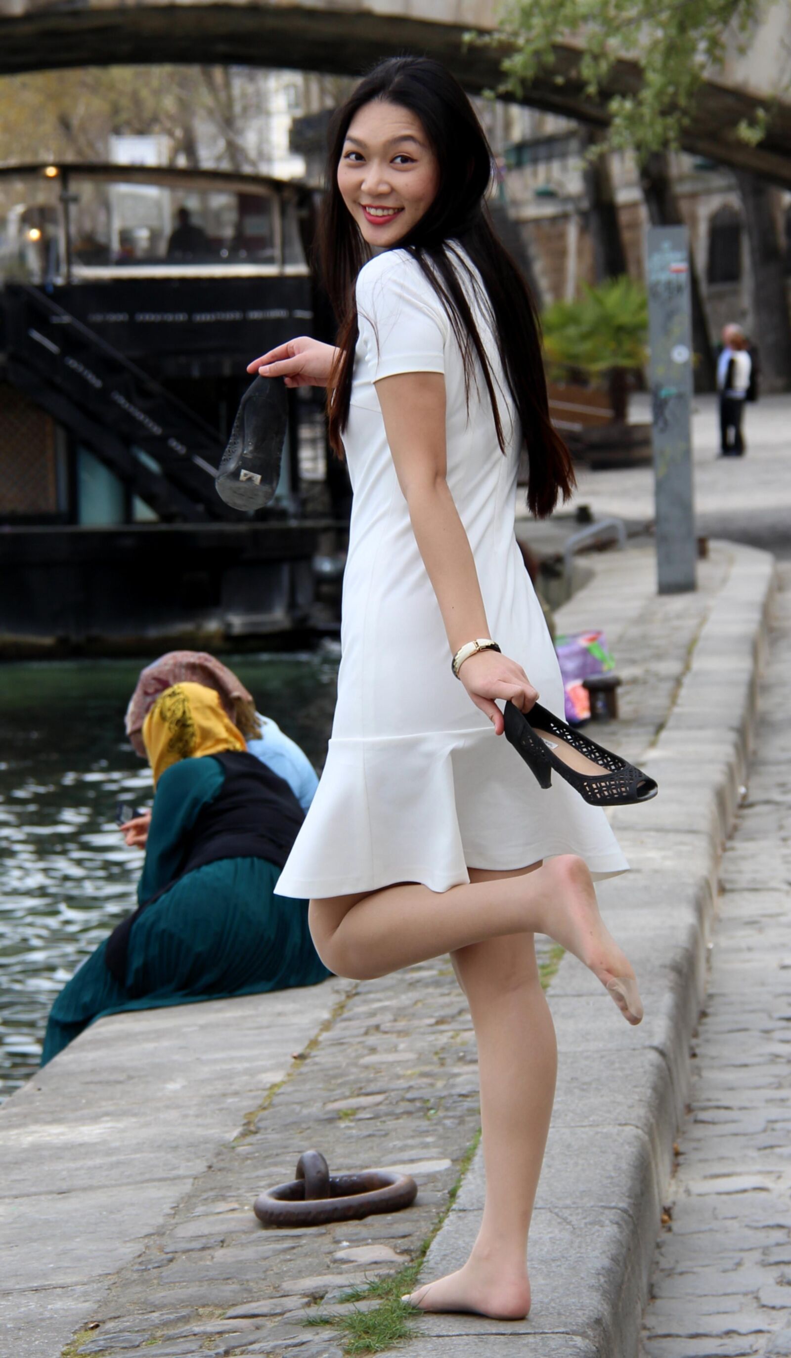 Real Life Pantyhosed MILFs Asian MILF in Paris 