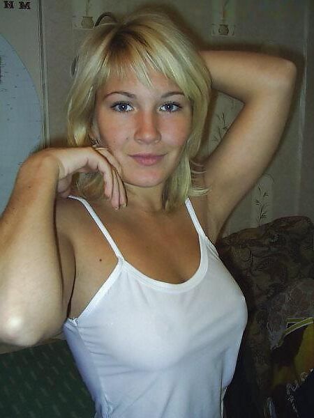 愛らしい若いロシアの妻