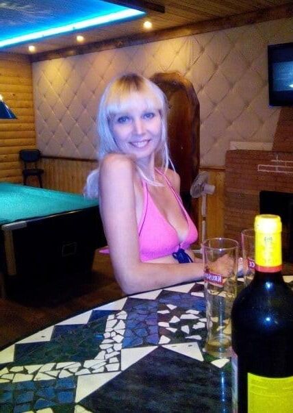 ブロンドのロシアの売春婦の妻