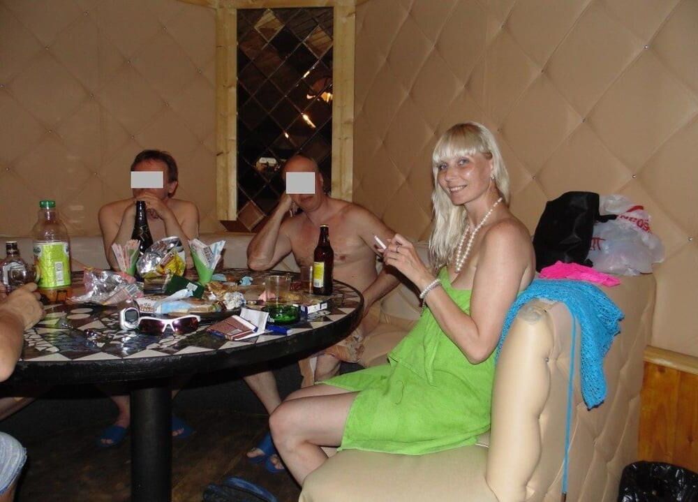 ブロンドのロシアの売春婦の妻