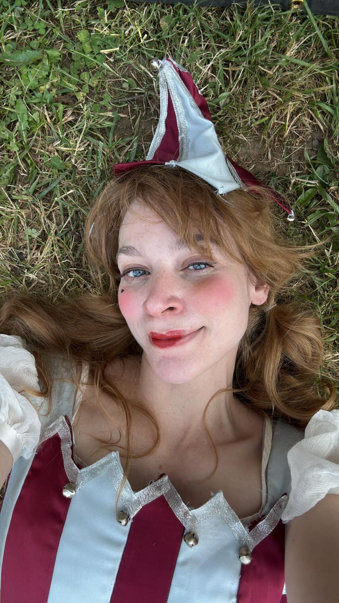 Sexy vintage costumer Ivy Thompson (The Sewlo Artist)