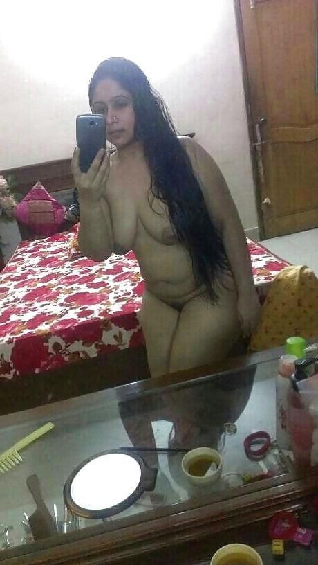 Linda vagabunda desi tia
