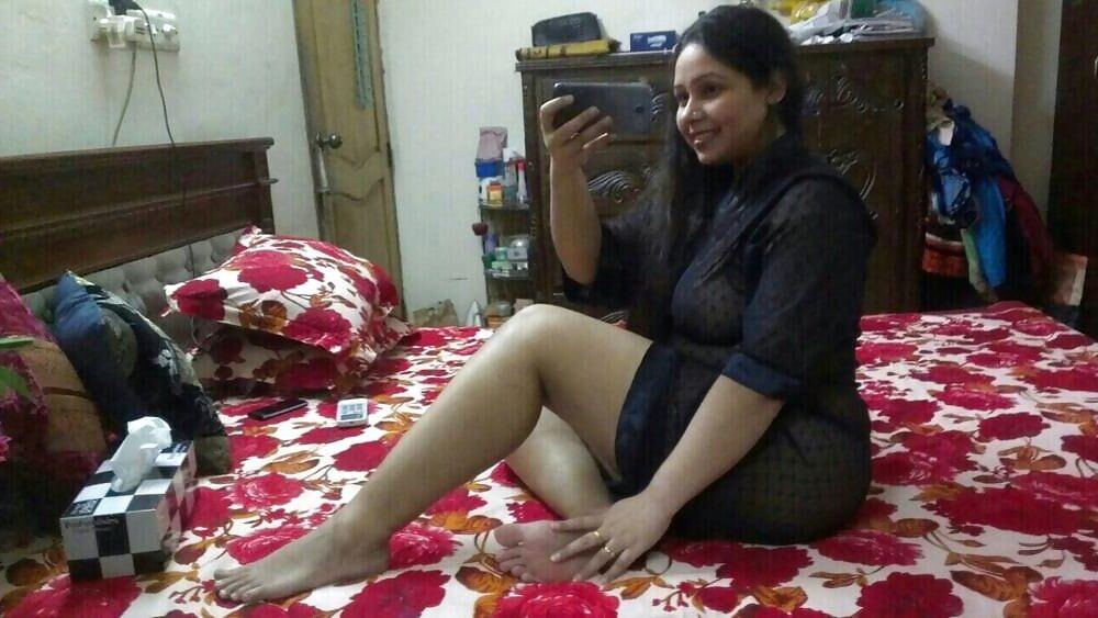 Linda vagabunda desi tia