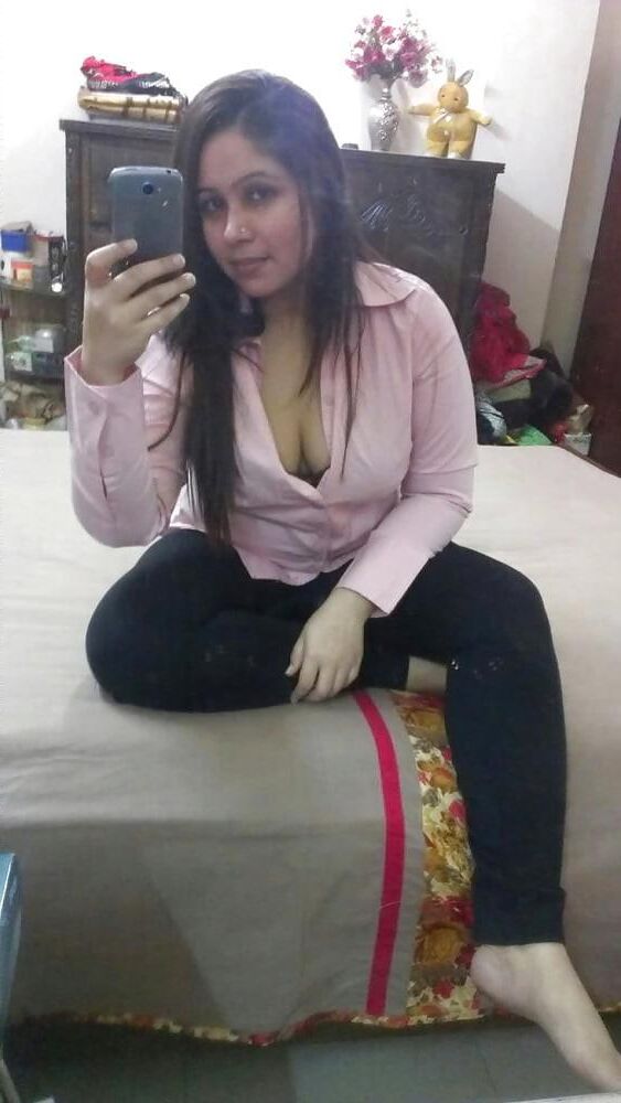 Linda vagabunda desi tia