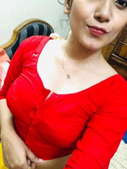 Selfies de topless desi gal