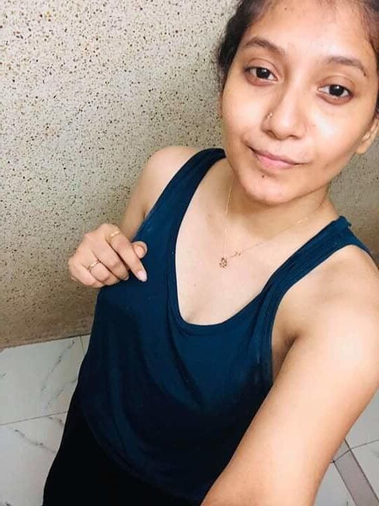 Selfies de topless desi gal