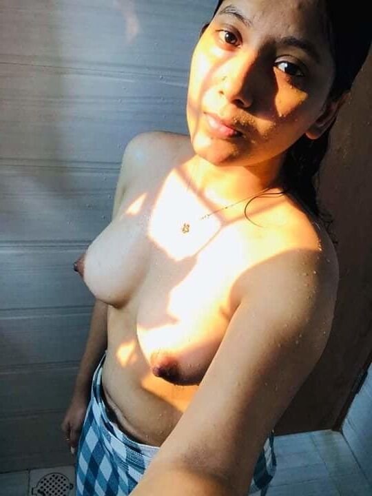 Selfies de topless desi gal