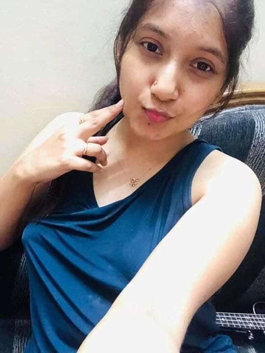 Selfies de topless desi gal