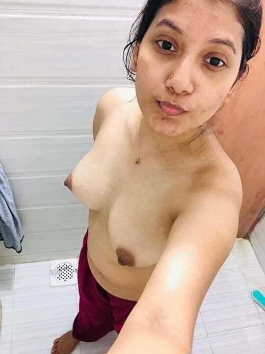 Selfies de topless desi gal