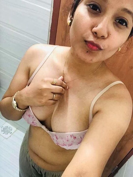 Selfies de topless desi gal