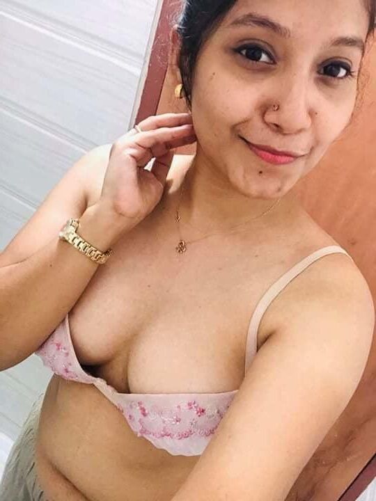 Selfies de topless desi gal