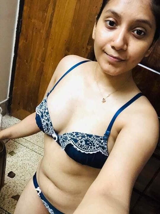 Selfies de topless desi gal