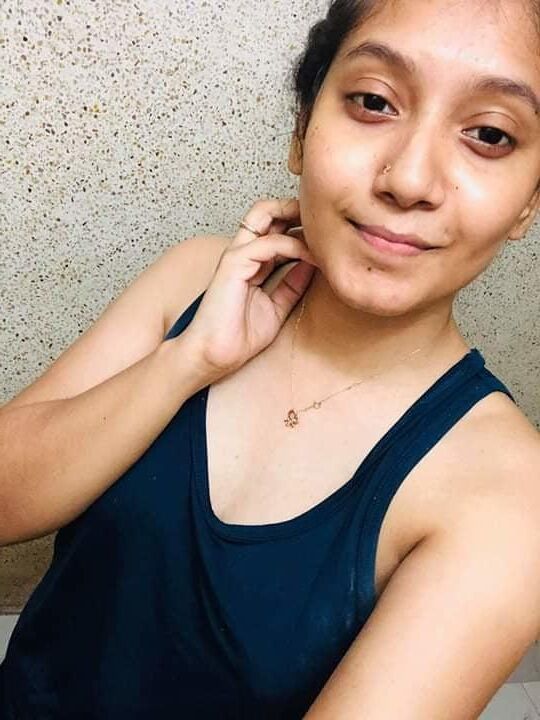 Selfies de topless desi gal