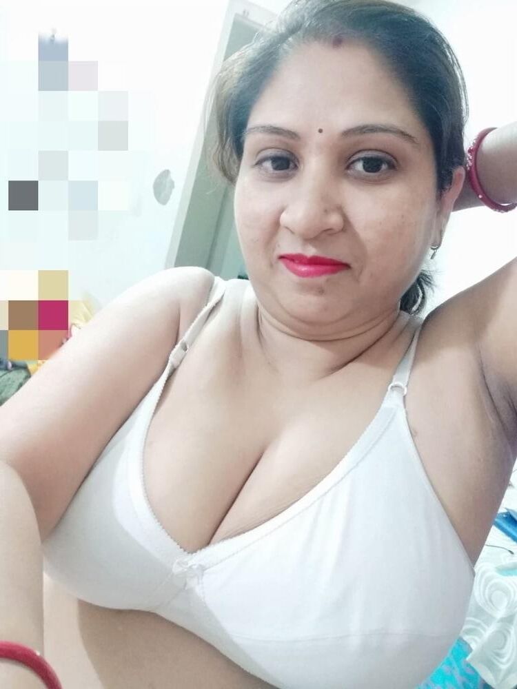 大きな汚いインドのママ