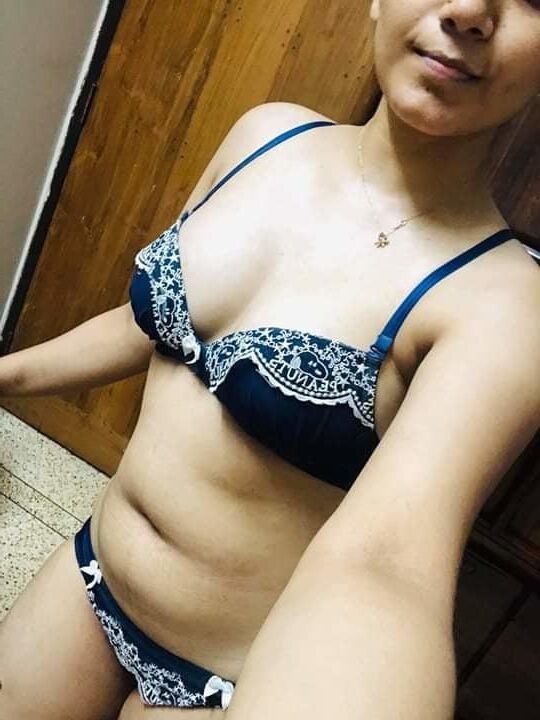 Selfies de topless desi gal