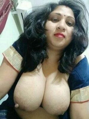 大きな汚いインドのママ