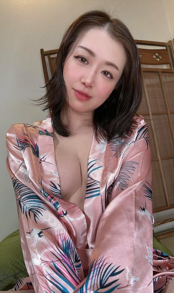 着物でからかう日本の女