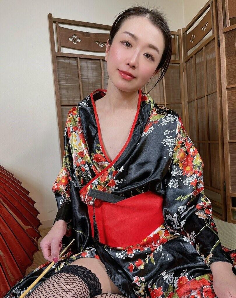 着物でからかう日本の女