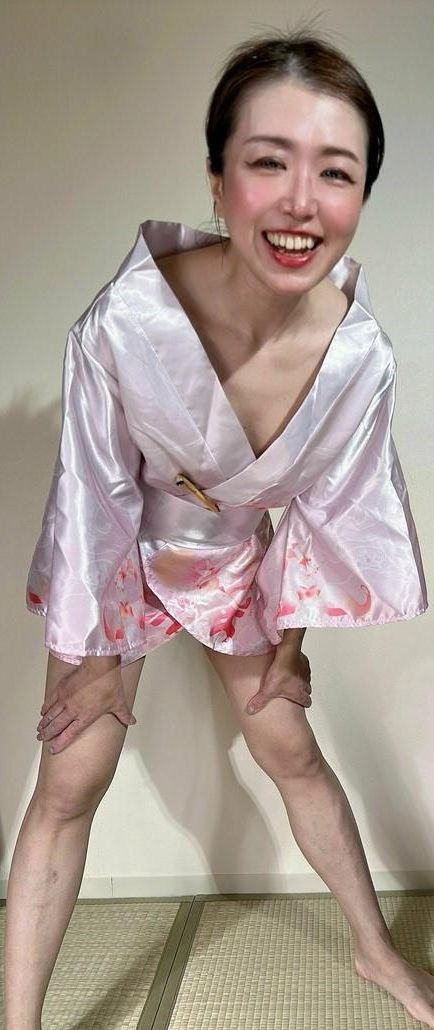 着物でからかう日本の女