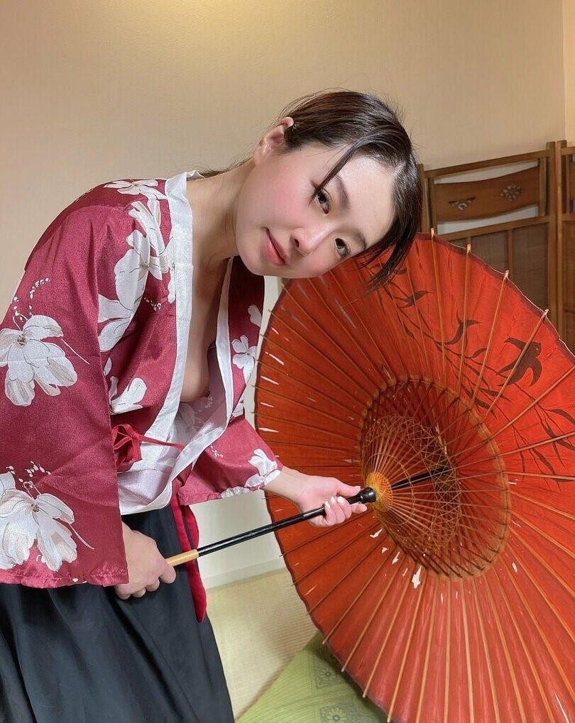 着物でからかう日本の女