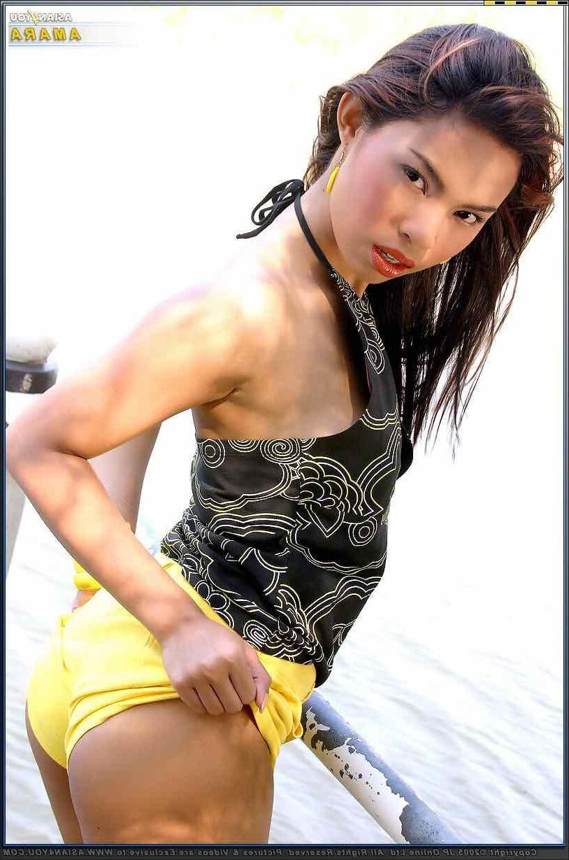 Asianyou Amara sentindo o calor
