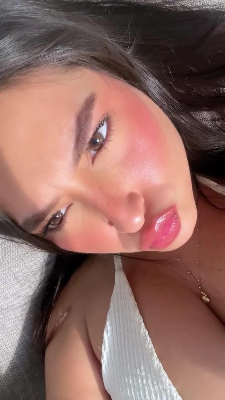 Hermosa chica latina con gran culo y tetas