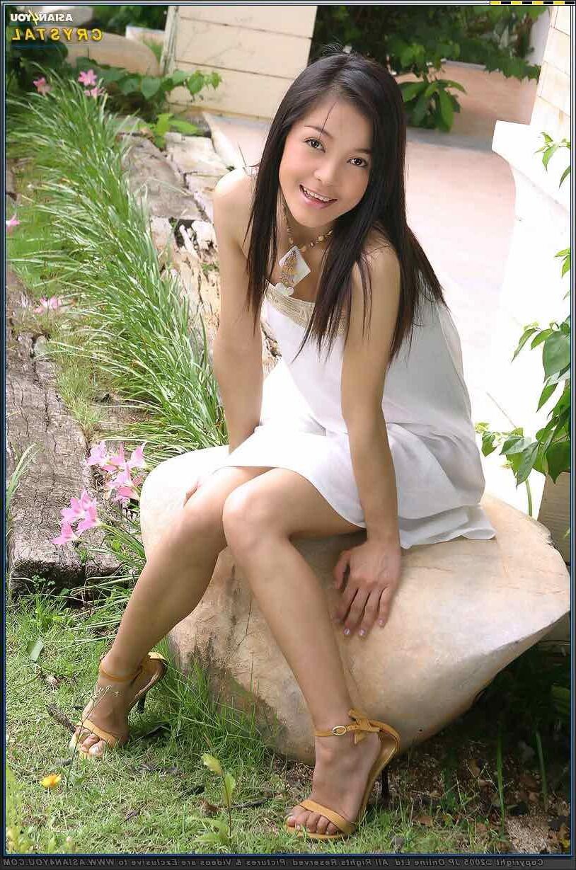 Asianyou Crystal em seu jardim