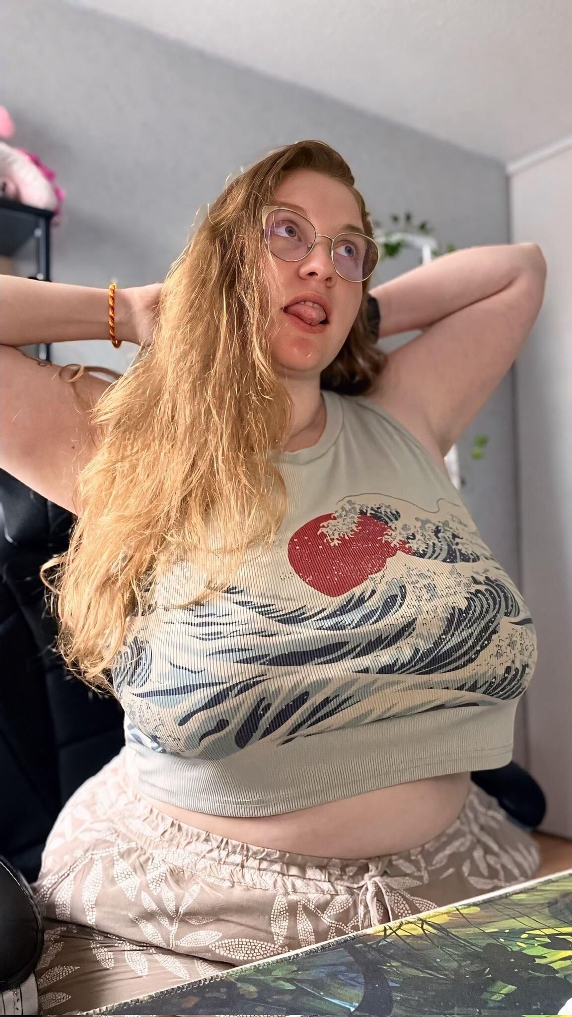 SUNY巨大なおっぱい大きなお尻赤毛フレンチBBWガールミックスホットショット