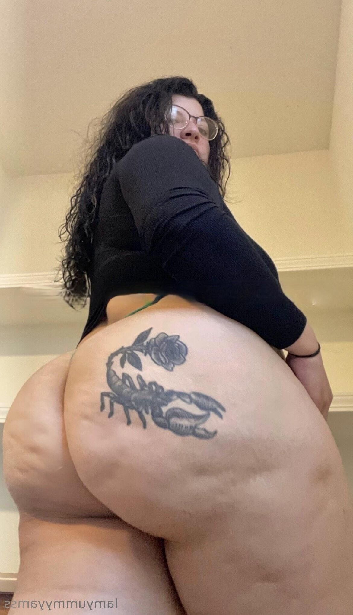 yams巨大なお尻の大きなおっぱいビューティーbbwアラビアの女の子ミックスホットショット