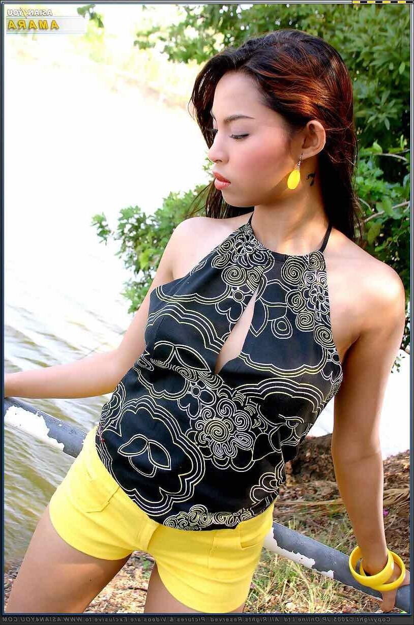 Asianyou Amara sentindo o calor