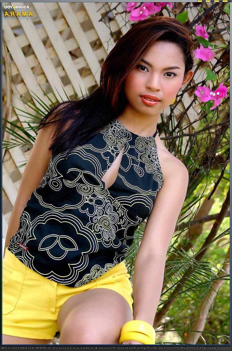 Asianyou Amara sentindo o calor
