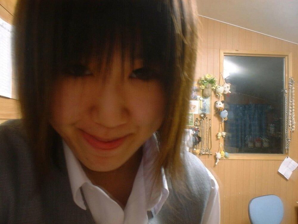 学校の制服を着た日本のファックおもちゃ