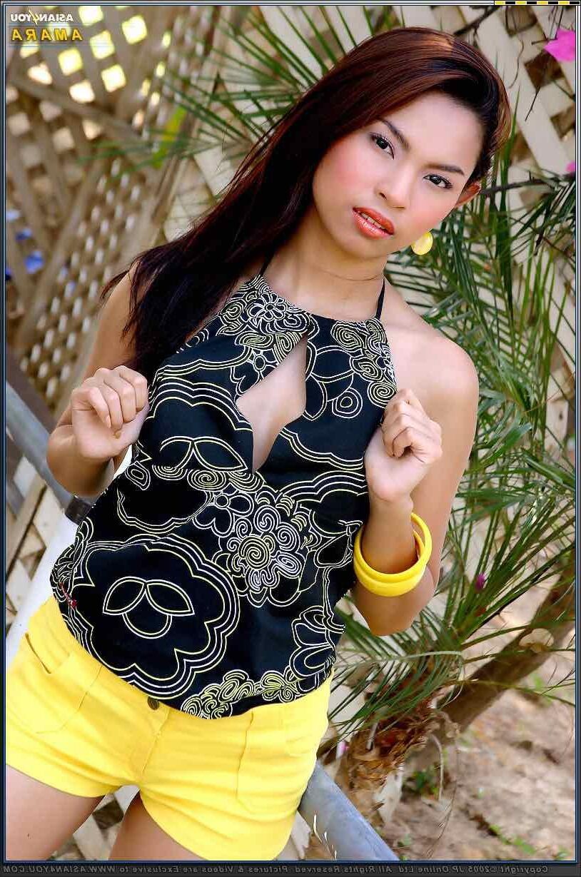 Asianyou Amara sentindo o calor