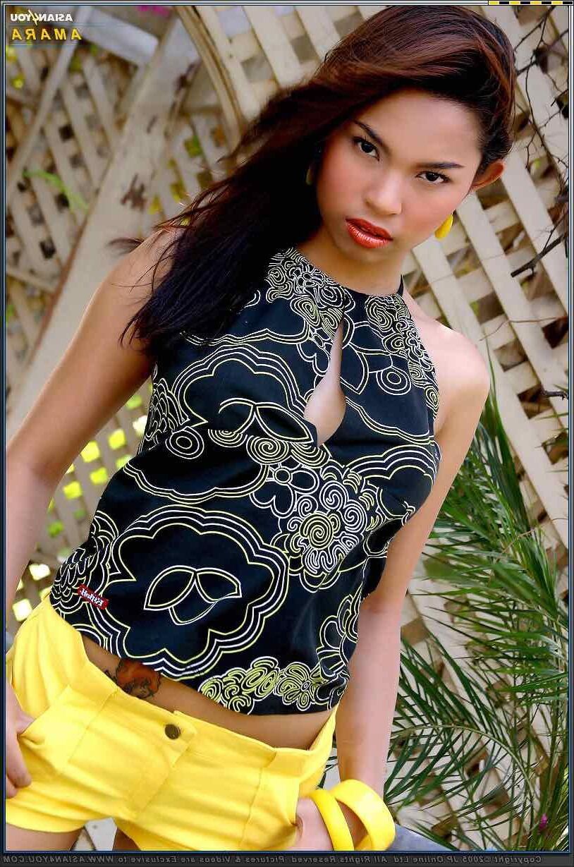 Asianyou Amara sentindo o calor