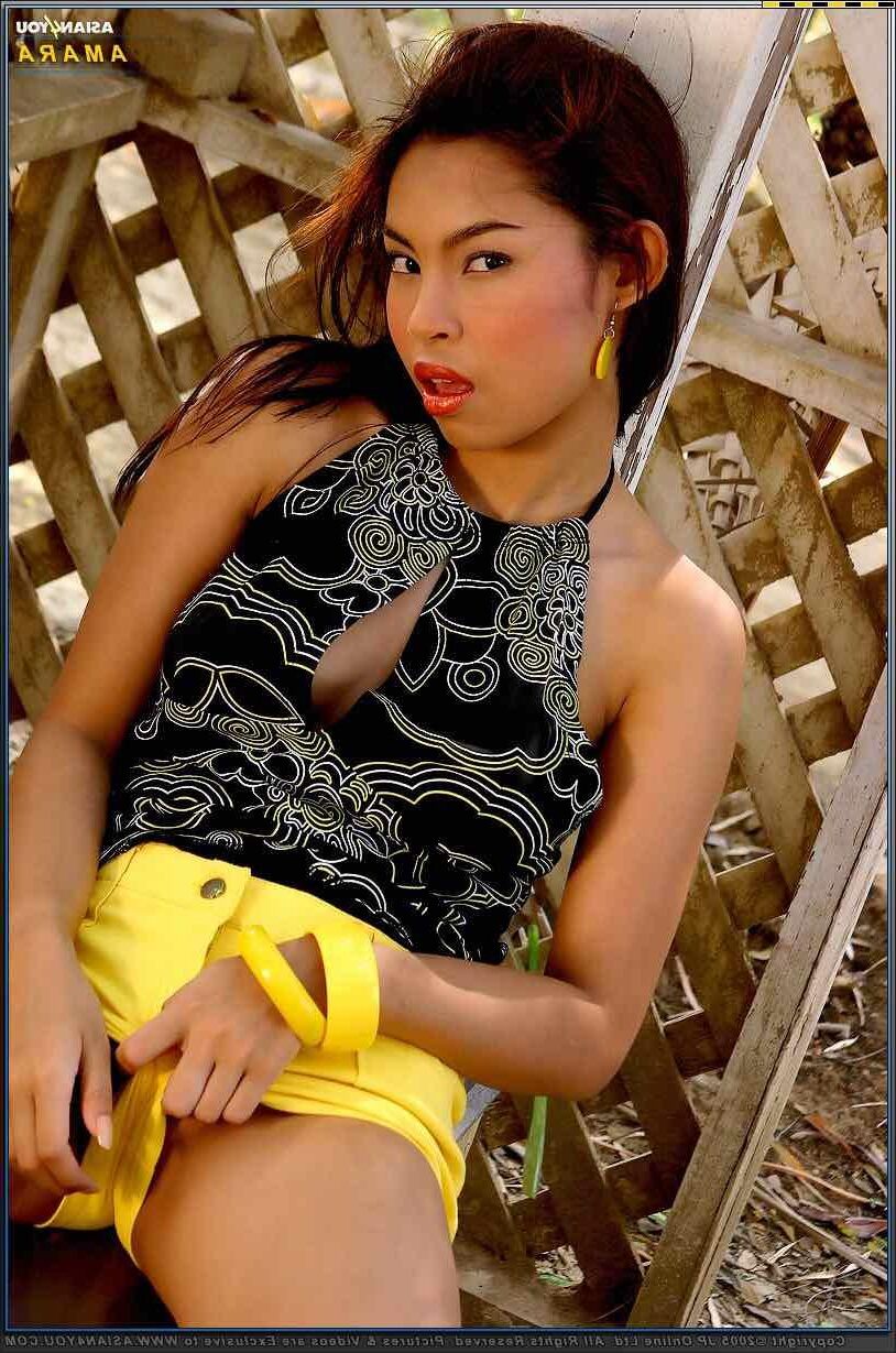 Asianyou Amara sentindo o calor