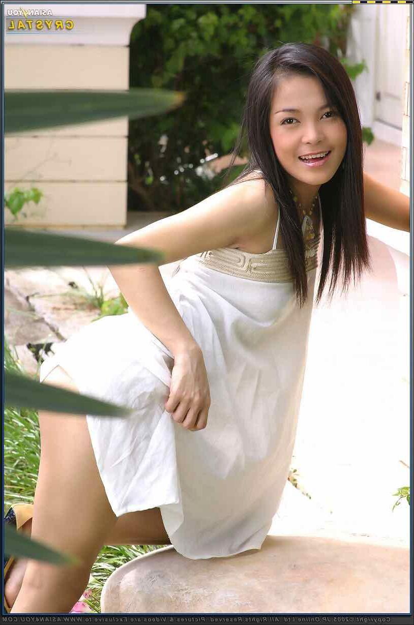 Asianyou Crystal em seu jardim