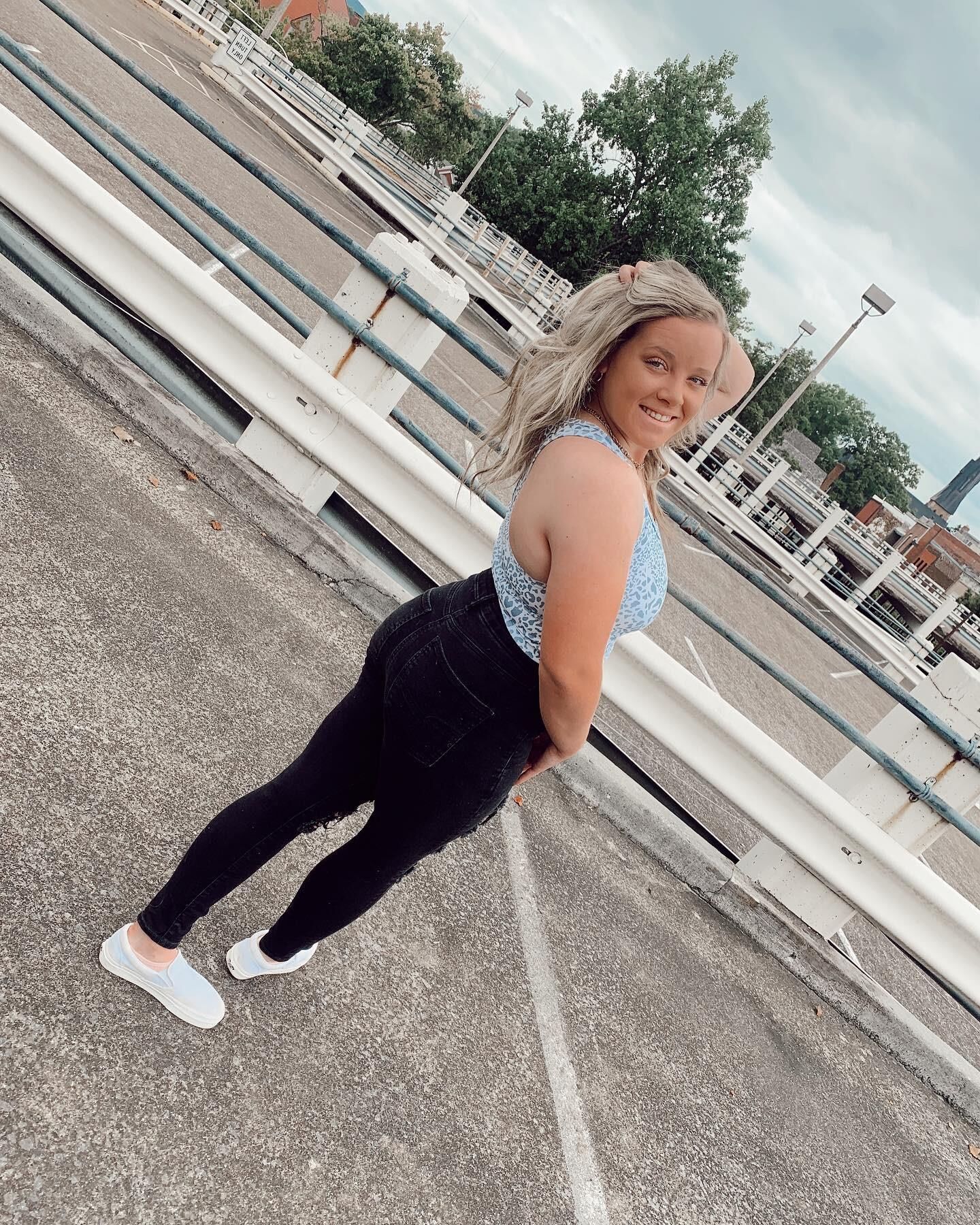 BBCの大学Snowbunny Pawg：Alivia w