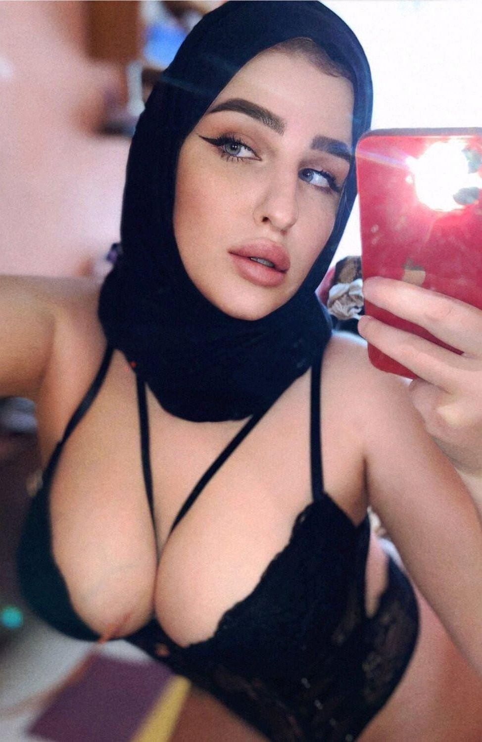 Hoejabi Sluts：イスラム教徒の女の子が自由になる