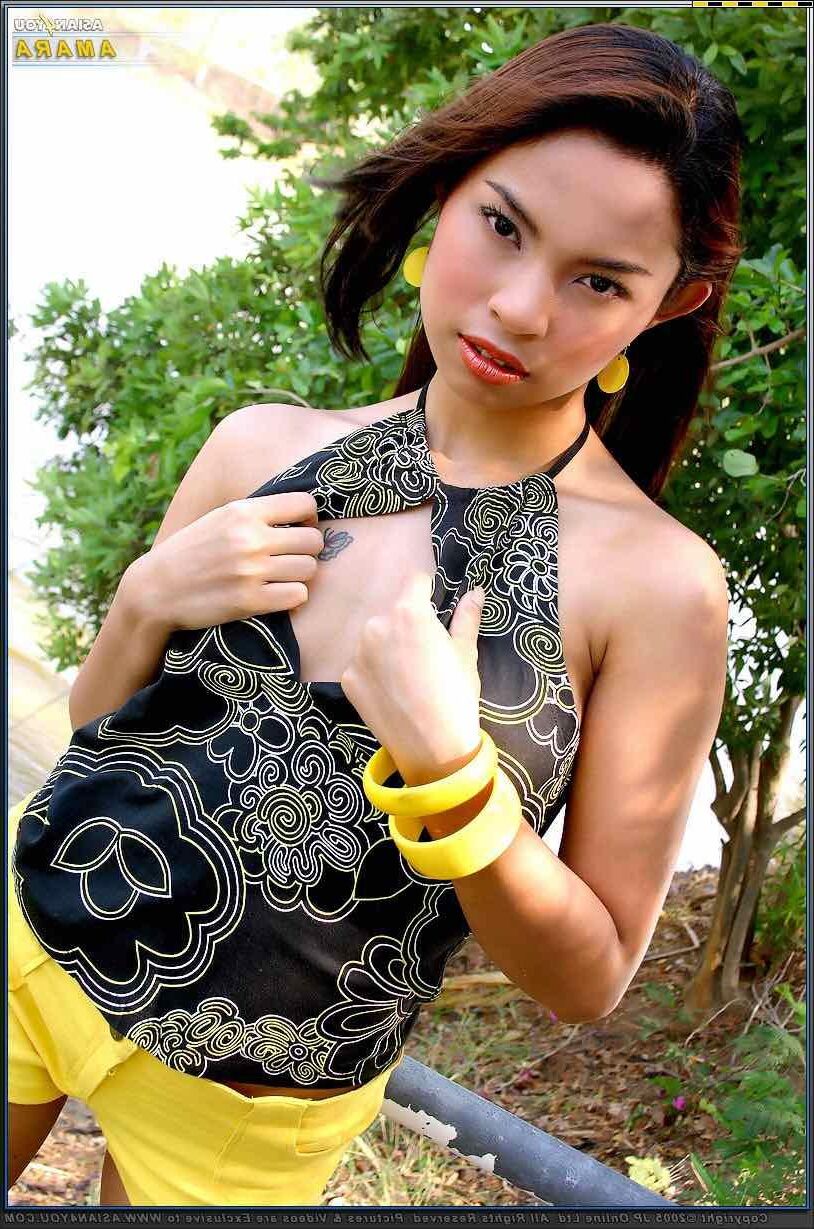 Asianyou Amara sentindo o calor