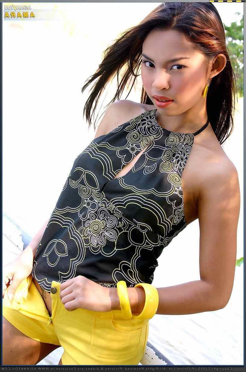 Asianyou Amara sentindo o calor