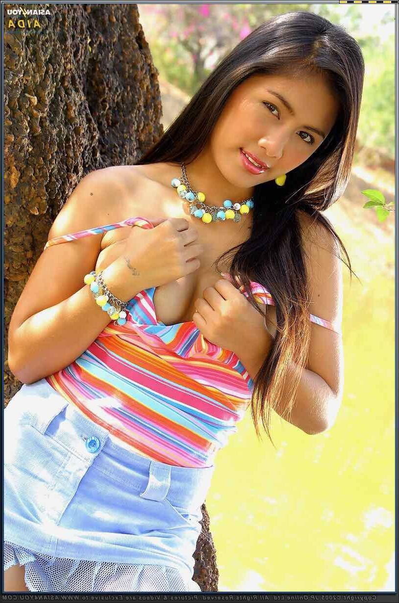 Asianyou Aida chega um pouco mais perto