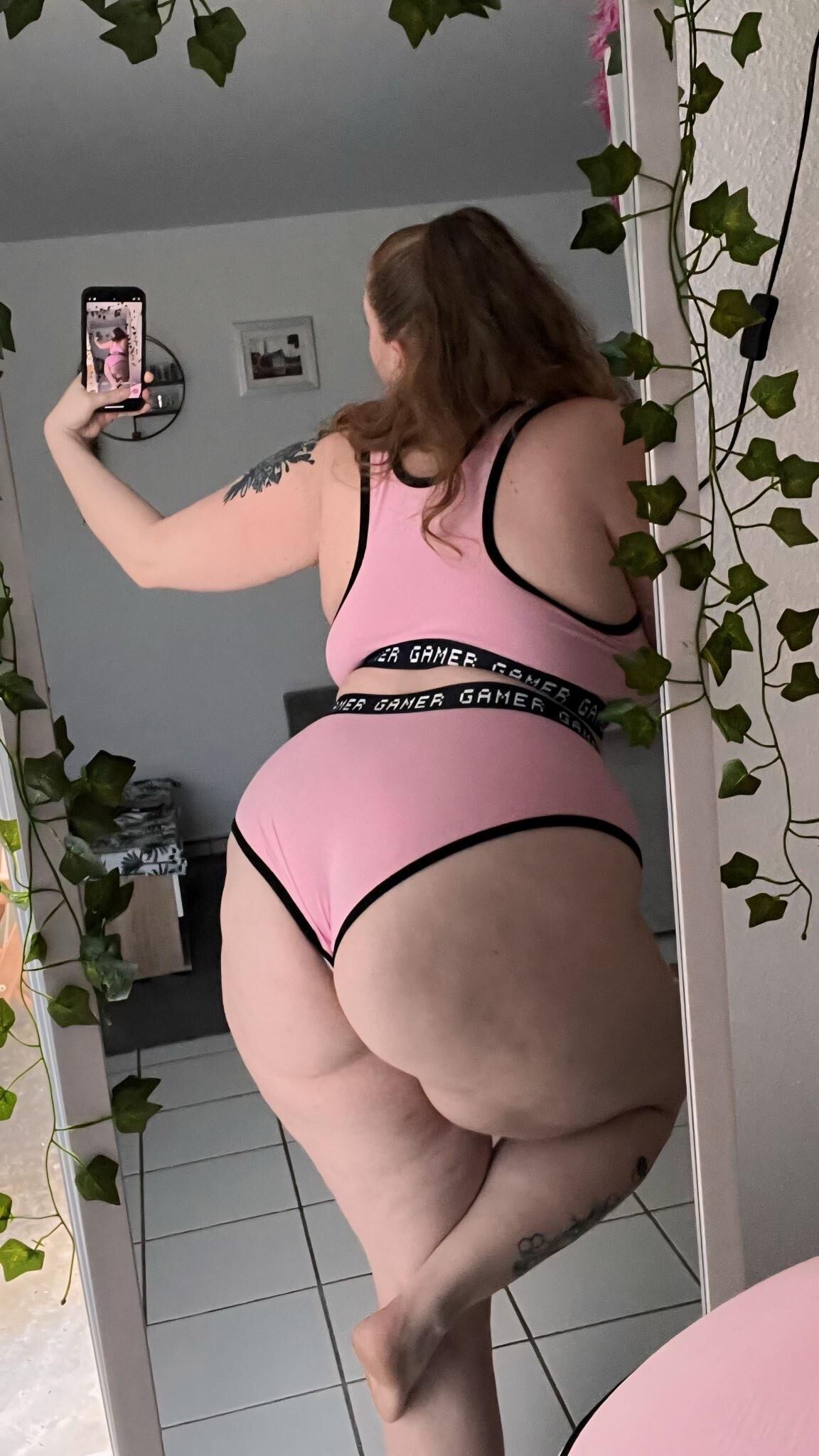 SUNY巨大なおっぱい大きなお尻赤毛フレンチBBWガールミックスホットショット