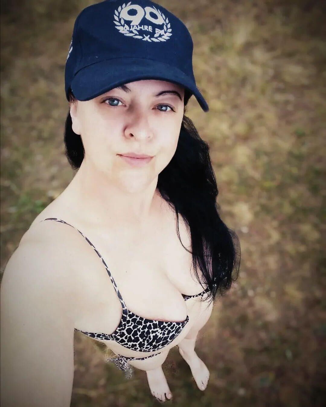 ビキニのロシアの女性