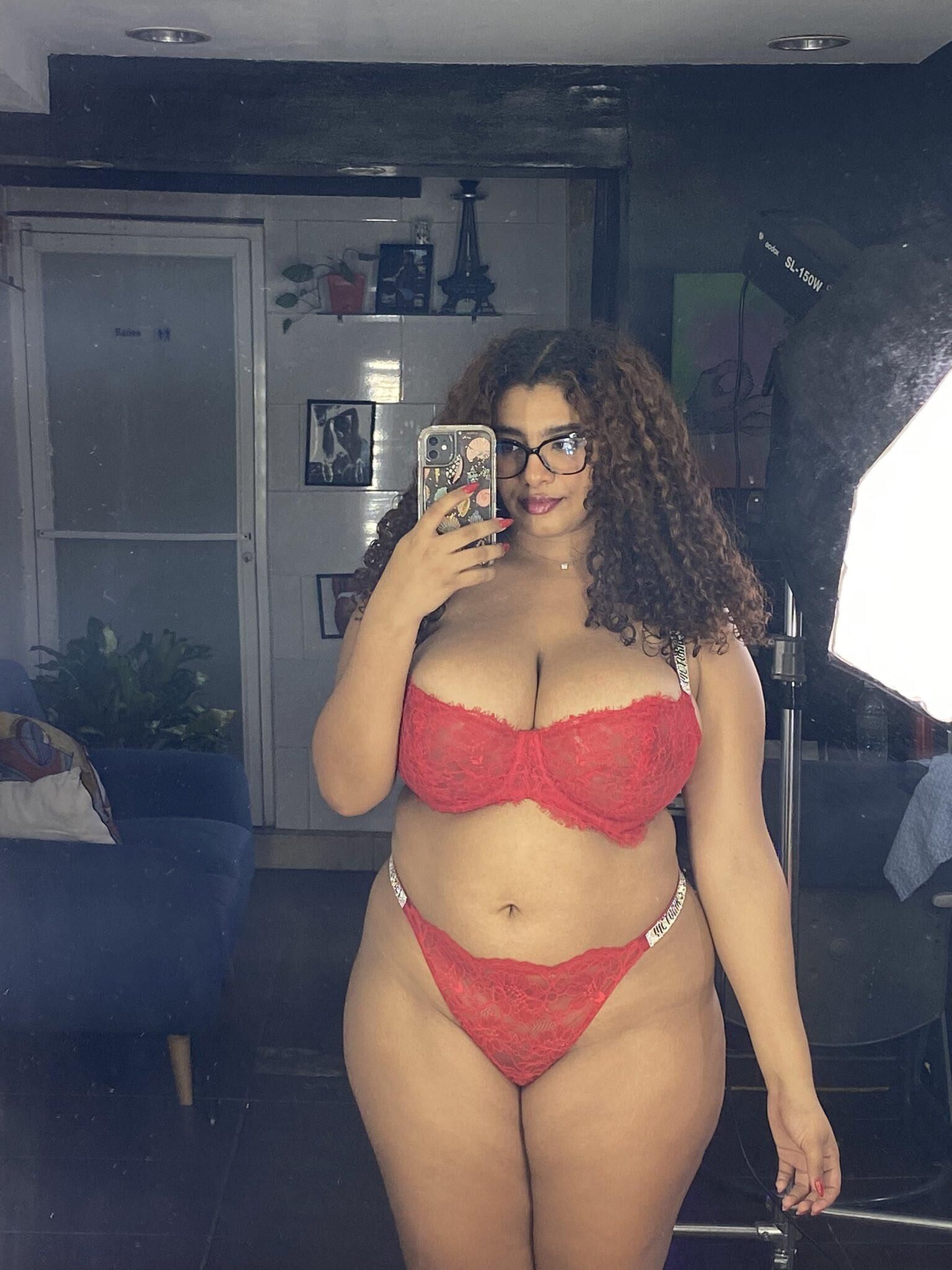 Karlamelito nalgona tetona latina