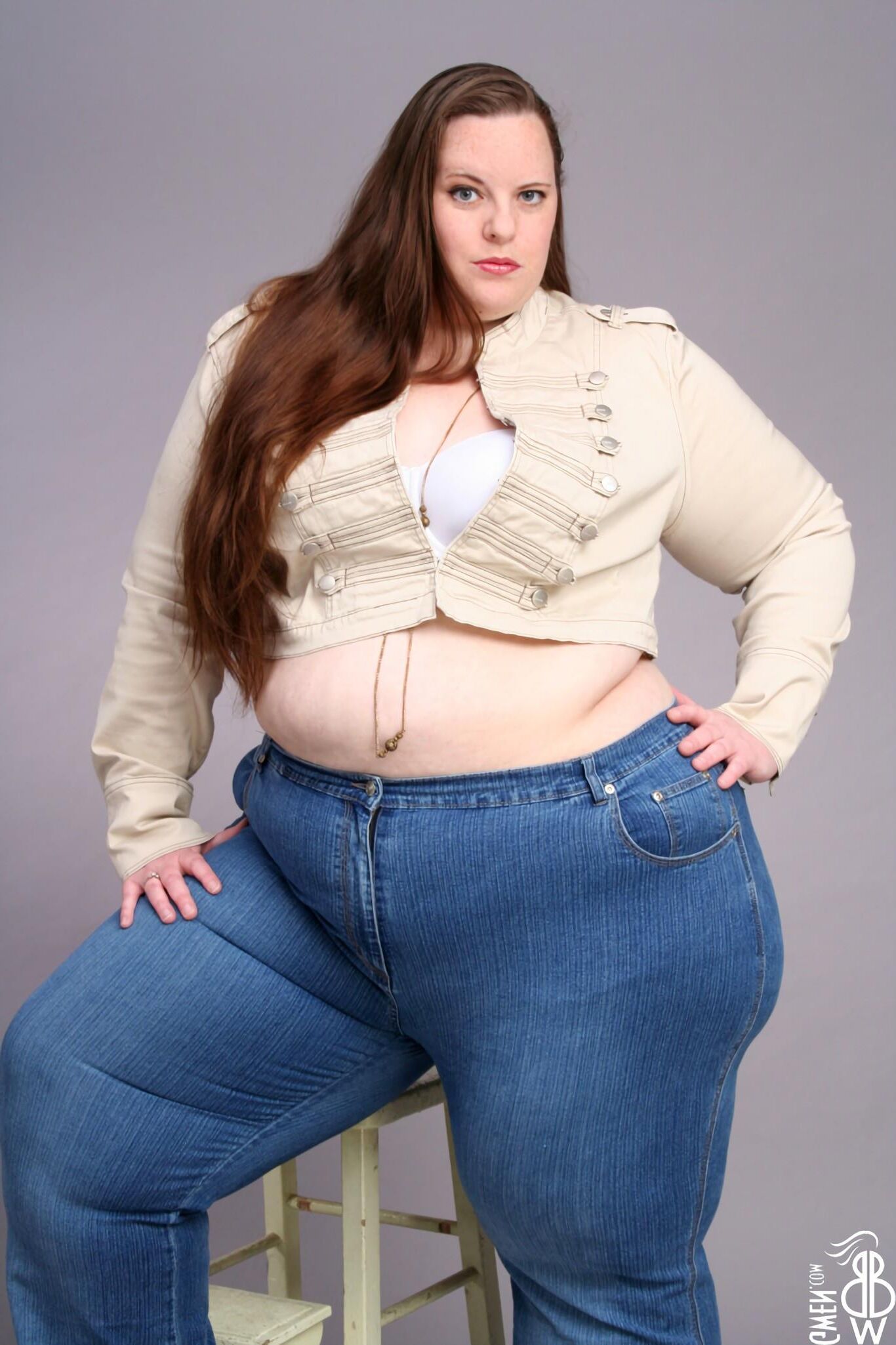 Radieuse Gwen SSBBW Rousse Avec desout Petits Nichons