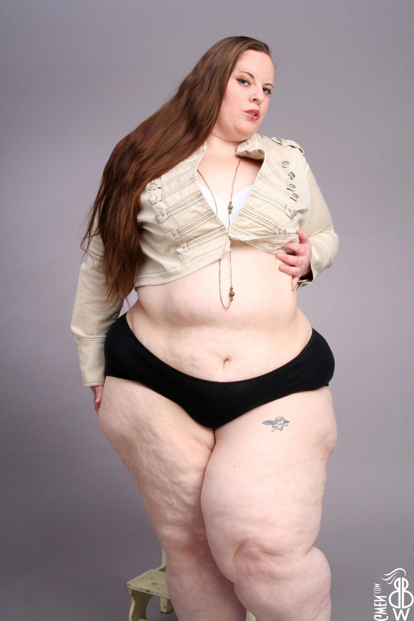 Radieuse Gwen SSBBW Rousse Avec desout Petits Nichons