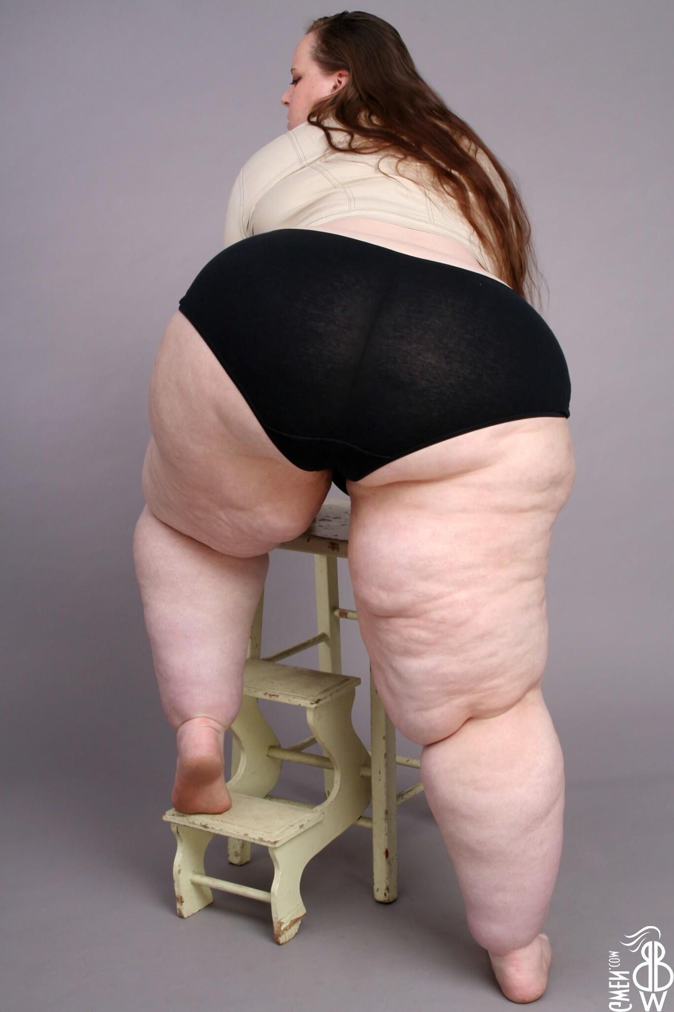 Radieuse Gwen SSBBW Rousse Avec desout Petits Nichons