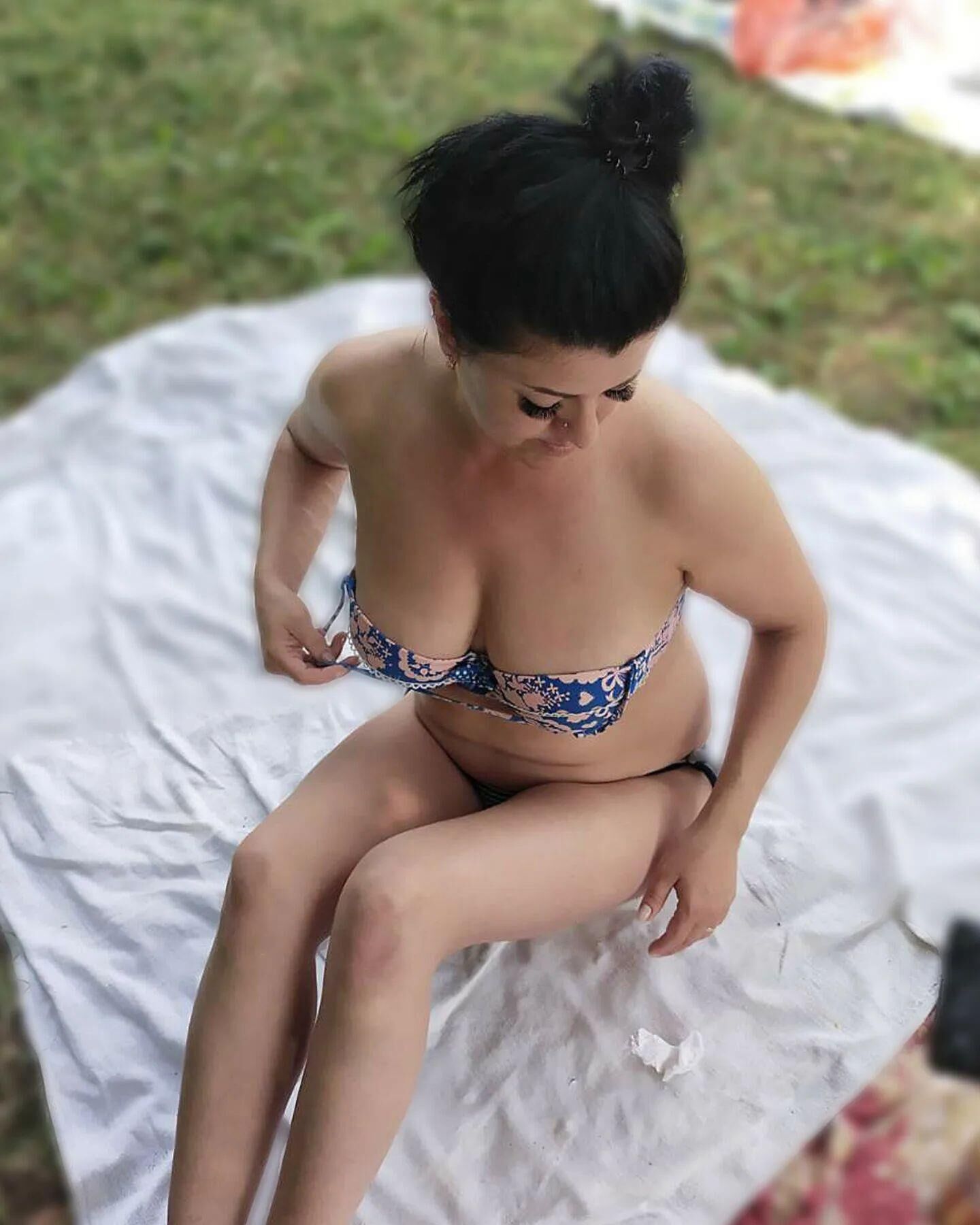 ビキニのロシアの女性