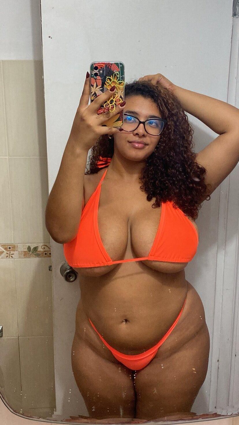 Karlamelito nalgona tetona latina